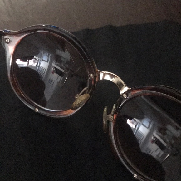 Gold Large Round Metal Frame Sunglasses - Picture 8 of 8